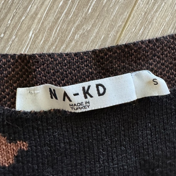 NA-KD Brown and Black Tiger Print sweater Dress with side cut out - Picture 7 of 7